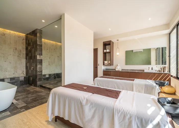 2br Plunge Pool, Rooftop Pool, Gym, Kids Playroom *