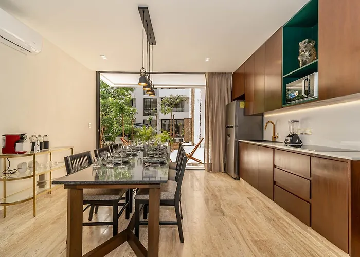 2br Plunge Pool, Rooftop Pool, Gym, Kids Playroom