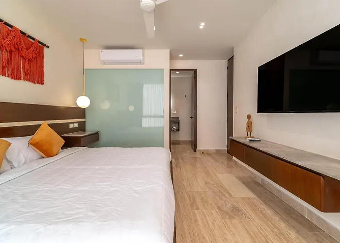 2br Plunge Pool, Rooftop Pool, Gym, Kids Playroom